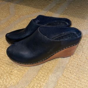 black clogs with wooden heel